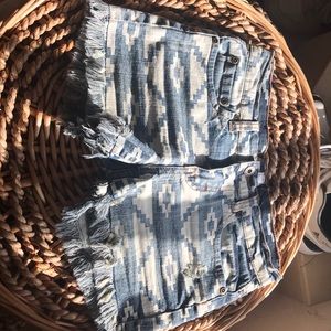 Super cute denim designed shorts ( no refunds)